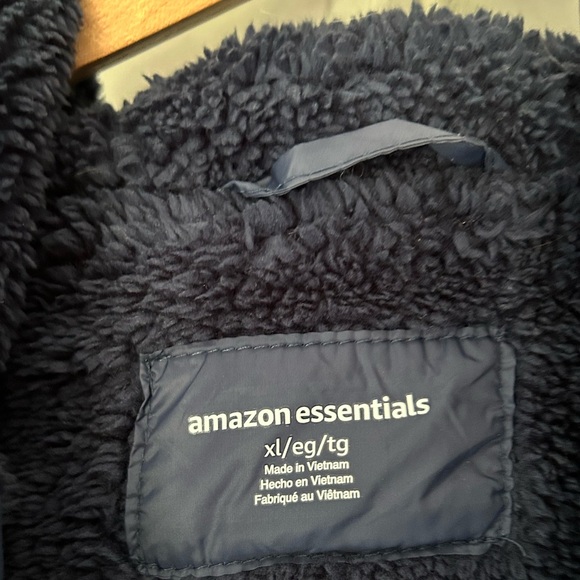 Amazon essential water resistant navy Sherpa lined puffer jacket, size XL - Picture 3 of 10